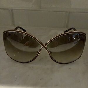 Elegant Gold Women's Sunglasses